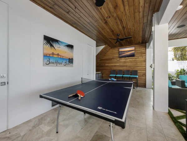 Luxe Rental Located between City Pier and Rod N Reel Pier